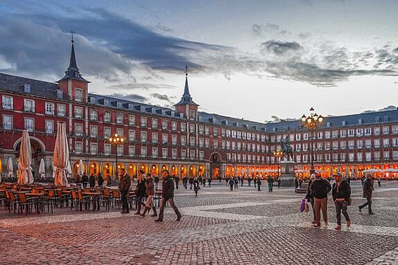 Plaza_Mayor_De_Madrid_(215862629)_edited.jpeg